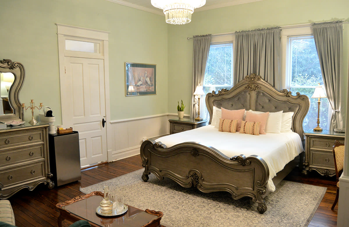 The Magnolia Inn Guest Room Shot