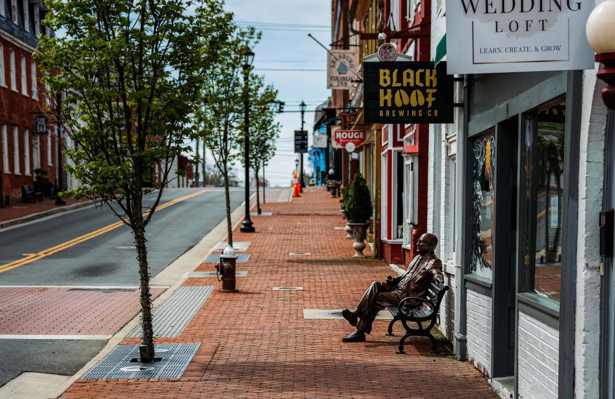 Street view of Downtown Leesburg