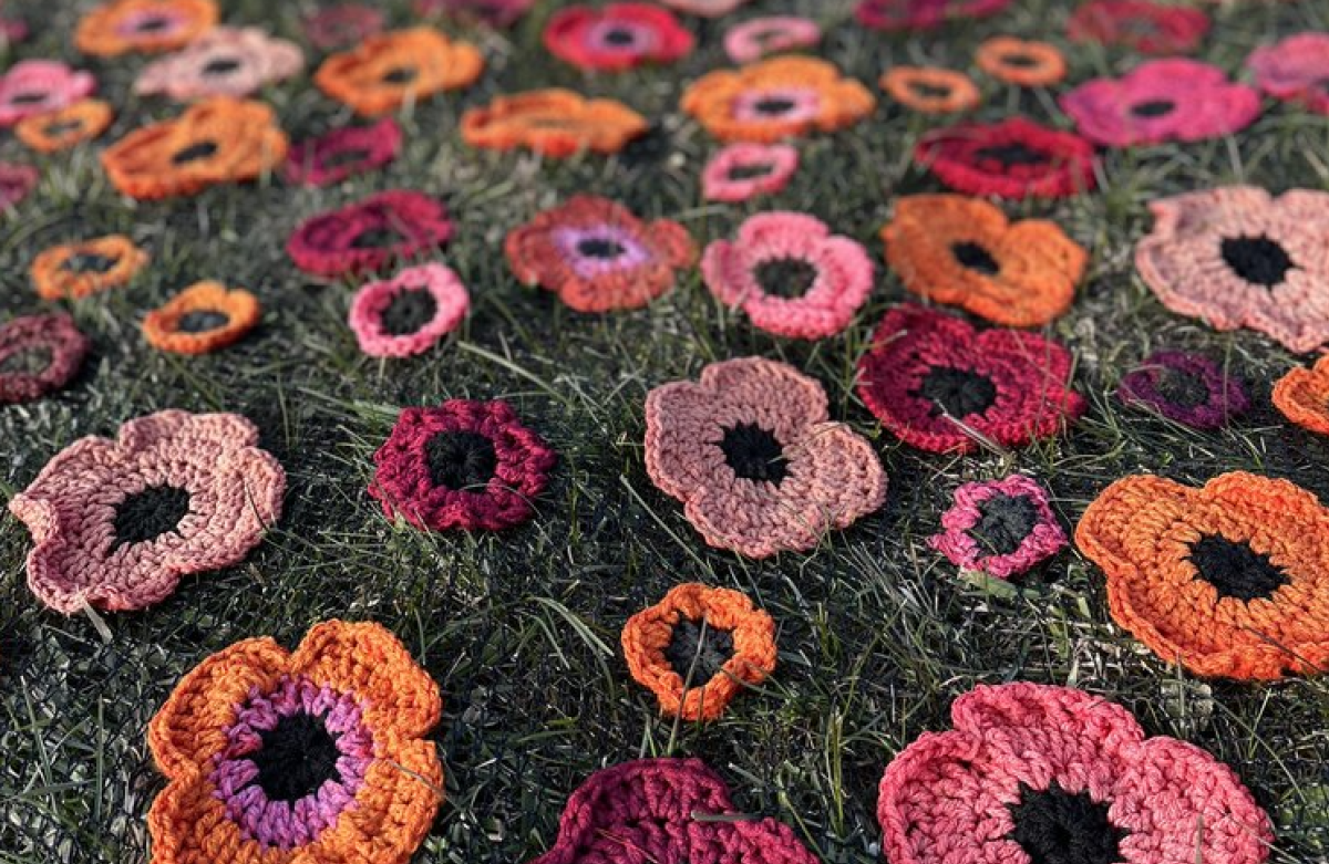 CROCHET YARN POPPIES