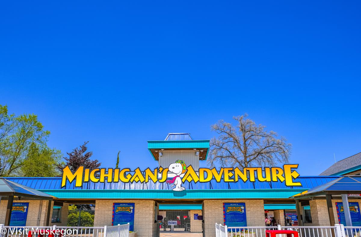 Michigan's Adventure entrance