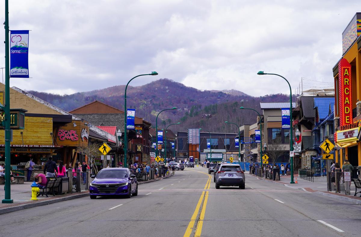 downtown gatlinburg in winter