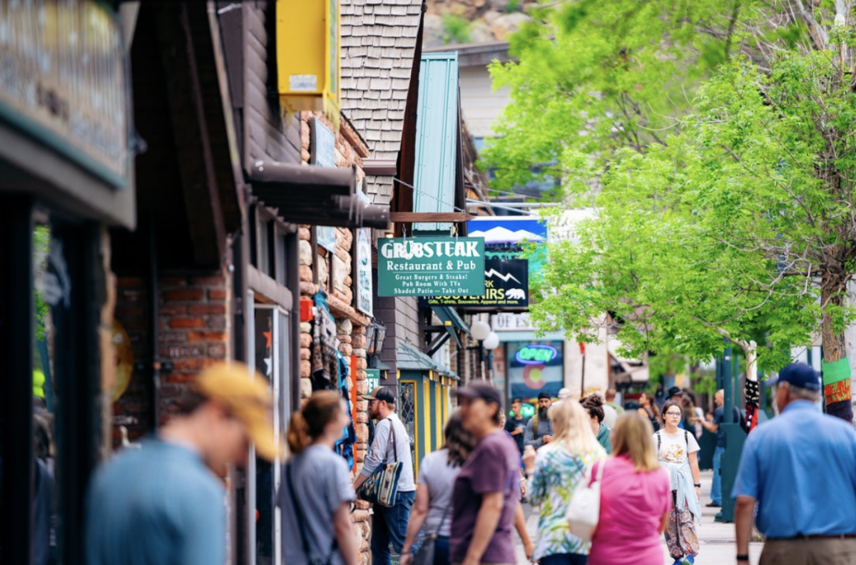 people walking along elkhorn avenue, Estes Park's main street