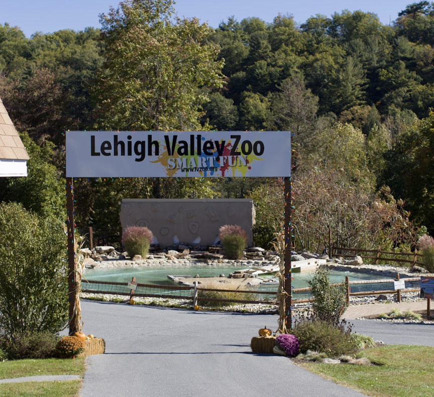 Entrance to the Lehigh Valley Zoo, sunny walking path