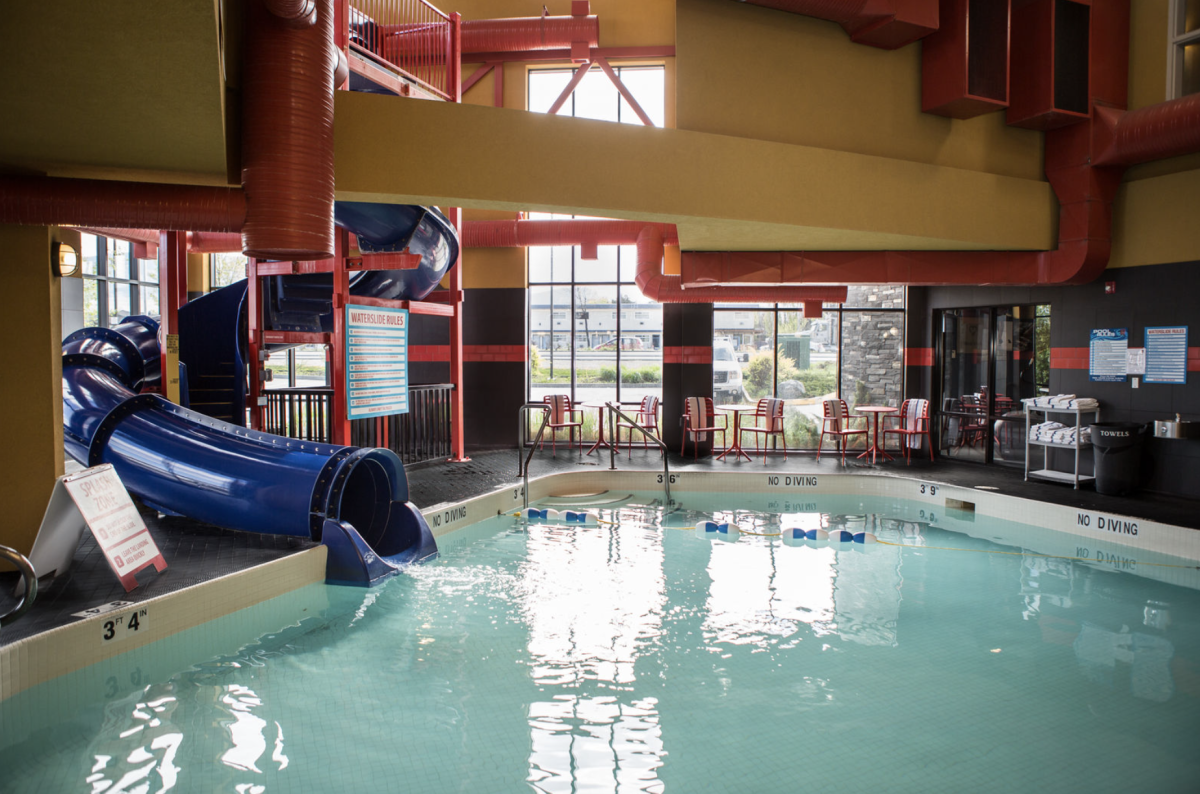 Comfort Inn & Suites Kelowna Indoor Pool and Waterslide