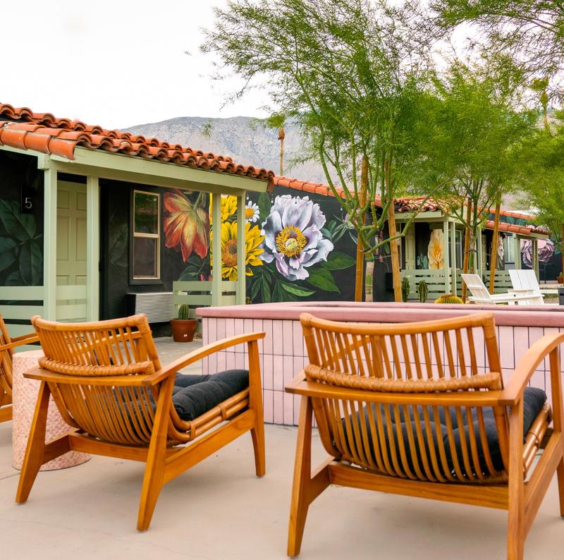 fleur noire courtyark