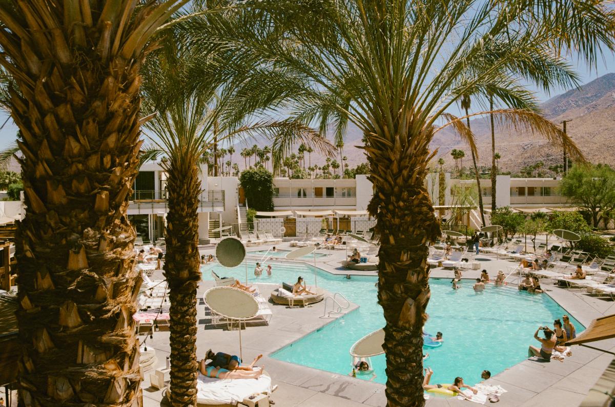 Poolside in Palm Springs – Coco & Blush