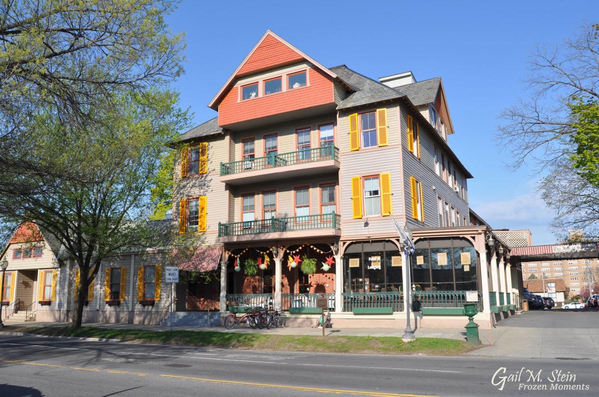 The Inn at Saratoga in summer under blue sky