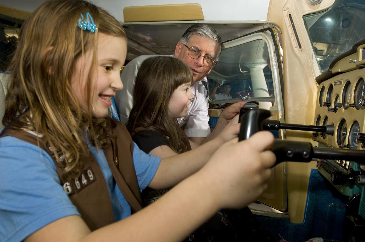 Udvar-Hazy Center - Girl Scouts - Grandparent - Simulators