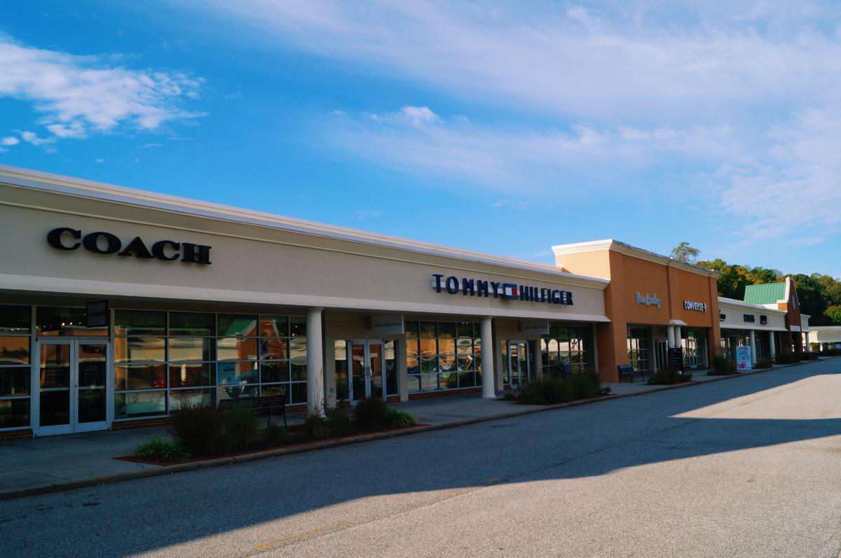 Exterior of the Coach Store at the Williamsburg Premium Outlets
