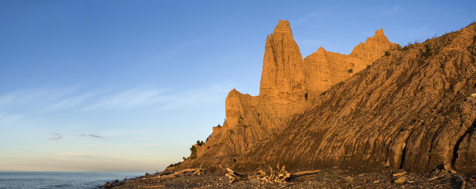 Panorama Chimney Bluffs State Park along the shore of Lake Ontario, Knife-edge ridges and pinnacles of glacially compacted earth, Wayne County, Finger Lakes Region