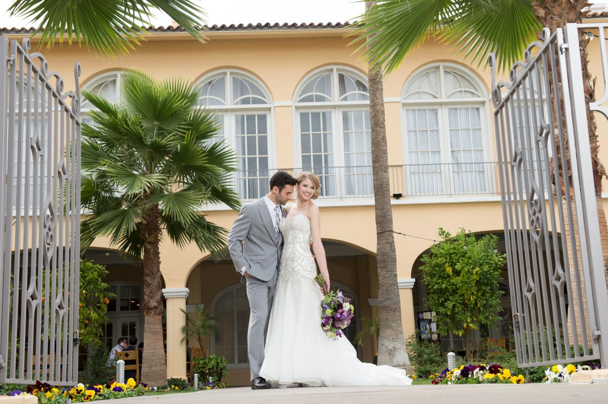 Crowne Plaza Phoenix Chandler Golf Resort - Wedding Couple