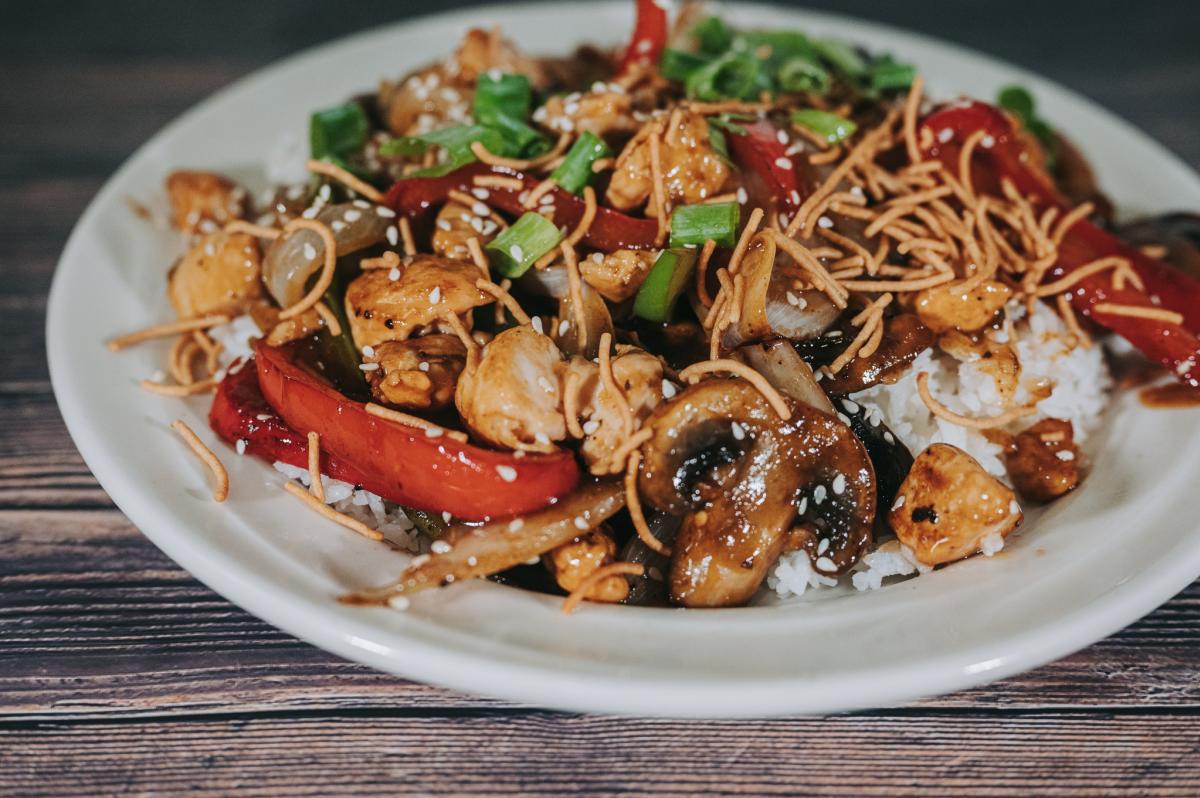 plate of chicken stir fry