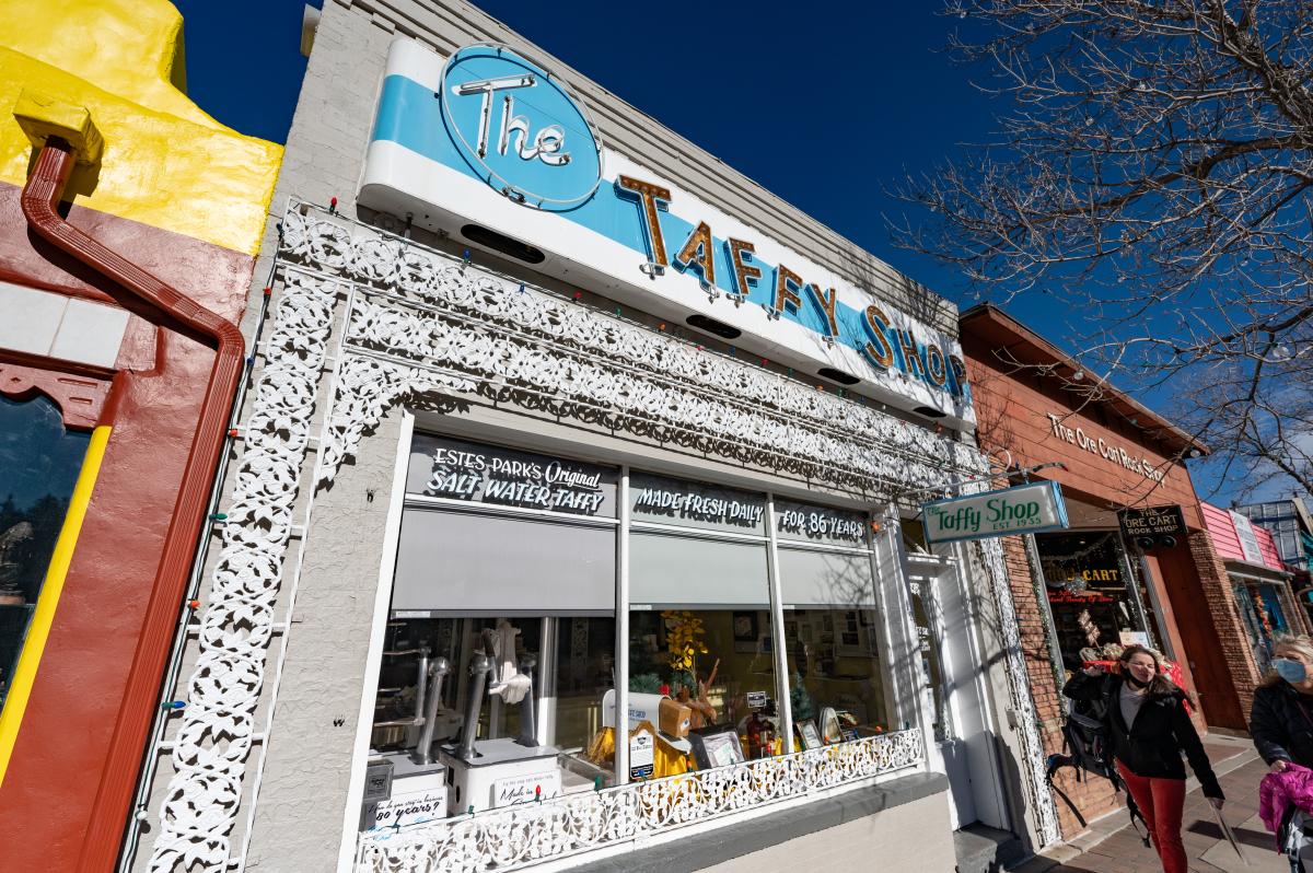 Taffy Shop Winter Shopping Exterior