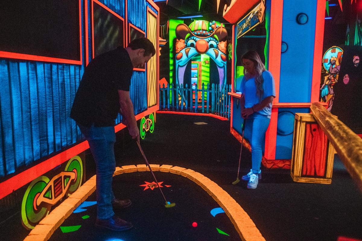 Circus Golf & Amazing Mirror Maze
