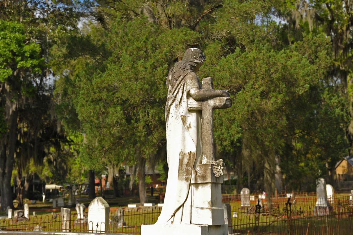 Oak Grove Cemetery in Brunswick
