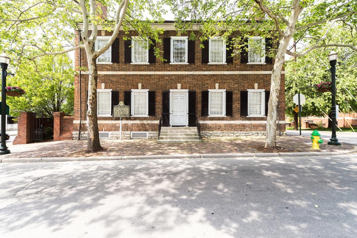 Mary-Todd-Lincoln-House-Exterior-medium