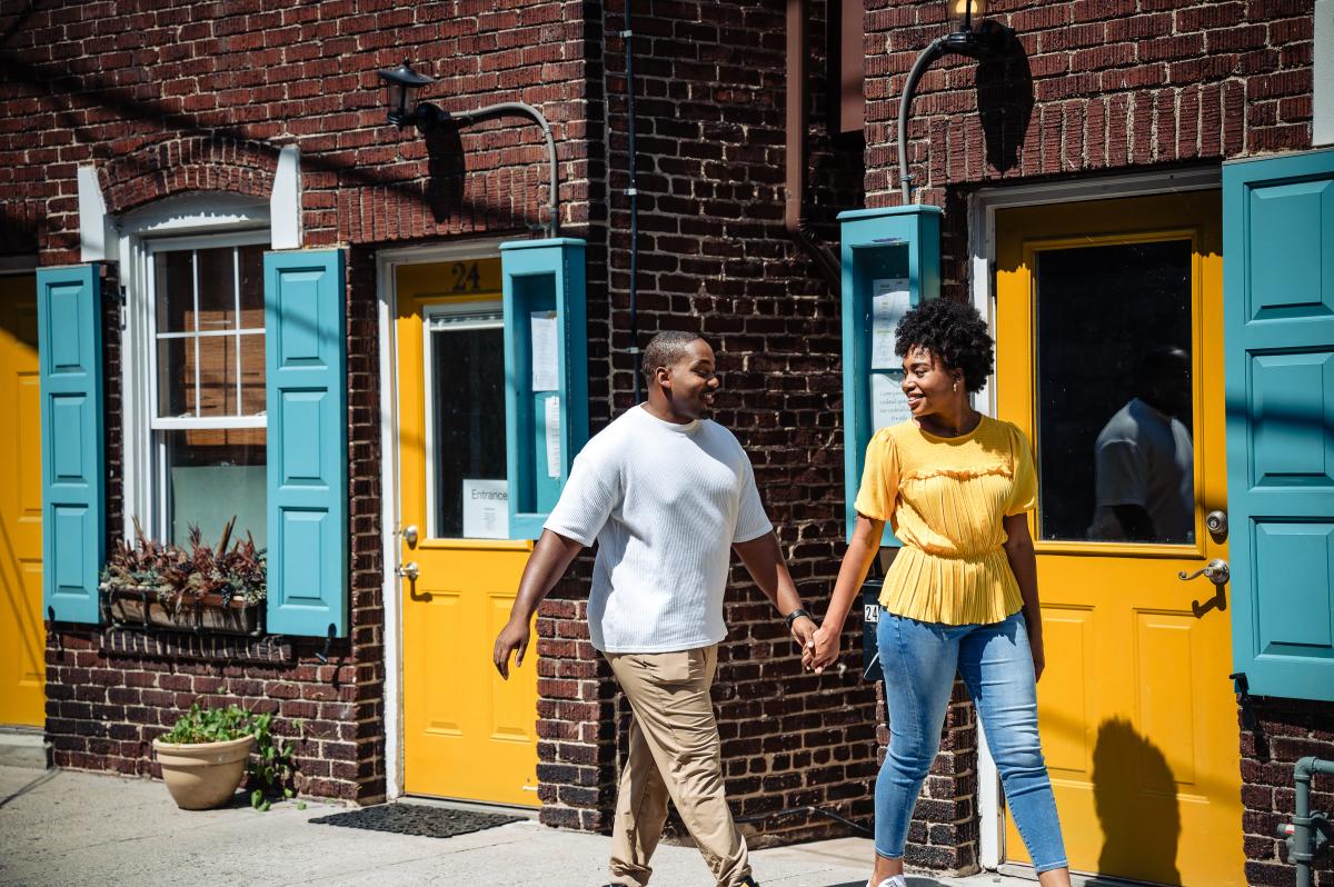 A couple exploring the the town of Jim Thorpe PA