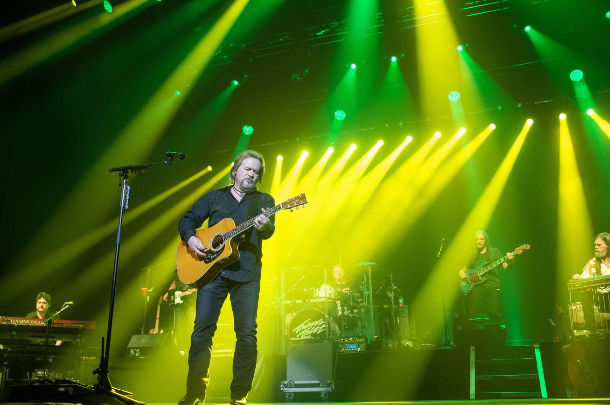 Travis Tritt at Mayo Civic Center