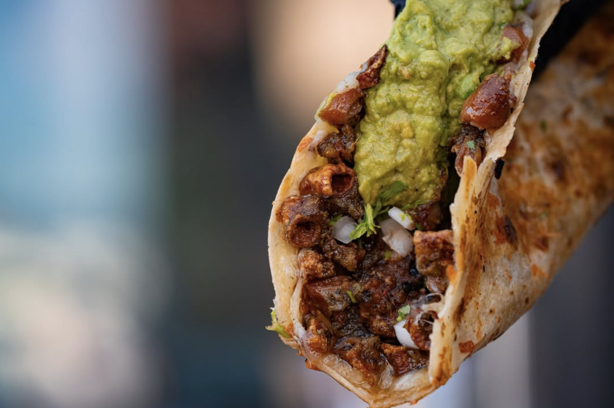 Tacos Los Cholos taco