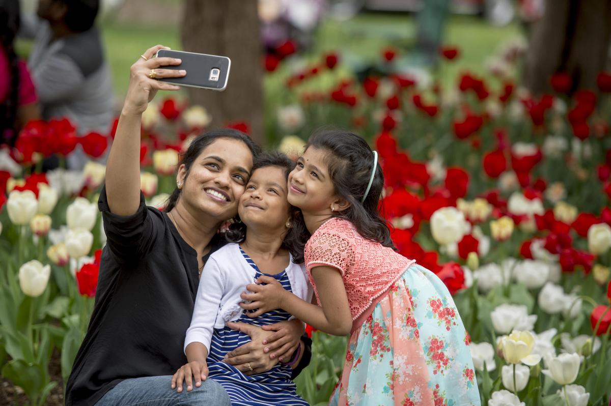 selfie tulip family