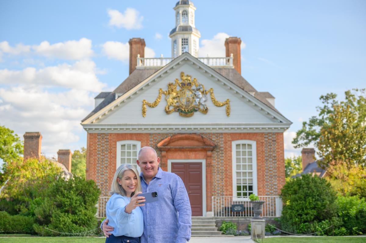 Couple takes selfie in front of the Governor's Palace