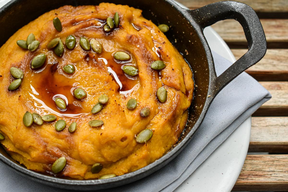 Image of cast iron skillet with pumpkin hummus.