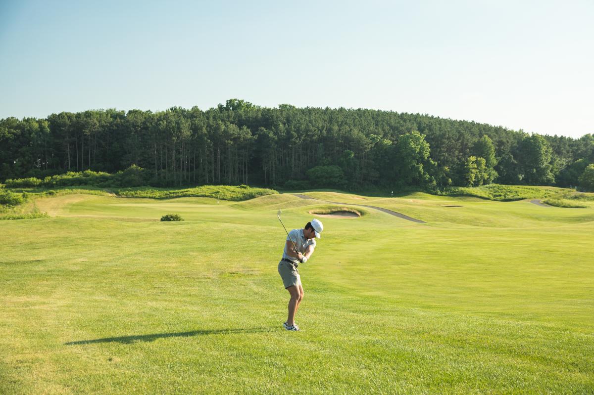 A man golfing at Wild Ridge