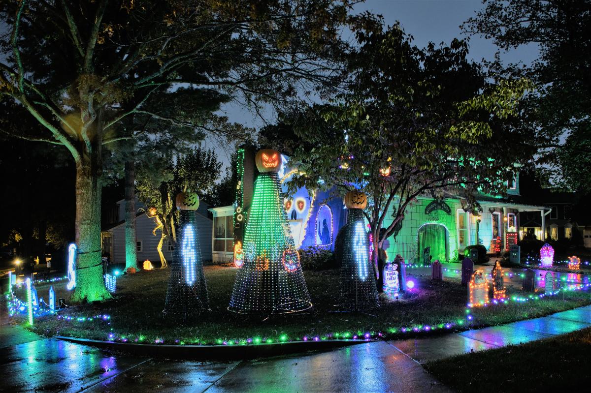 Brass Harness Court, Herndon - Halloween Home Haunts