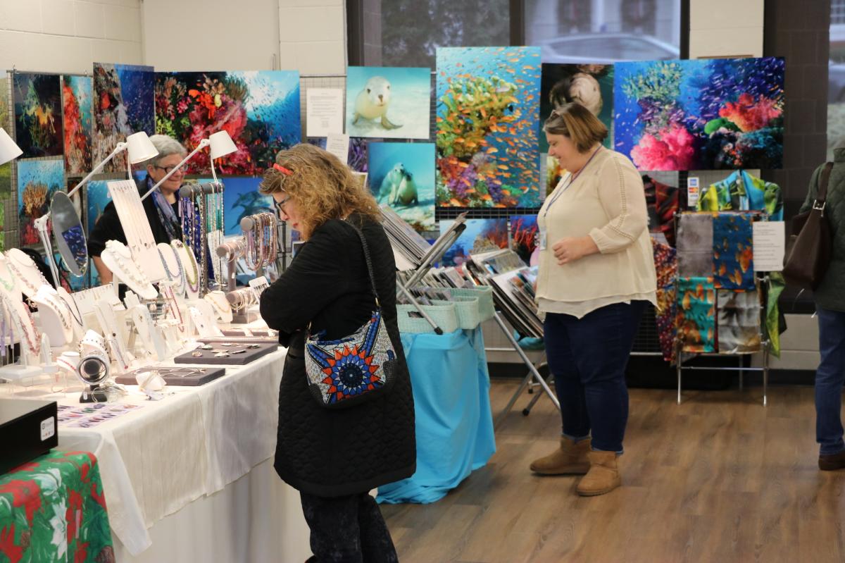 Mclean Holiday Art & Crafts Festival