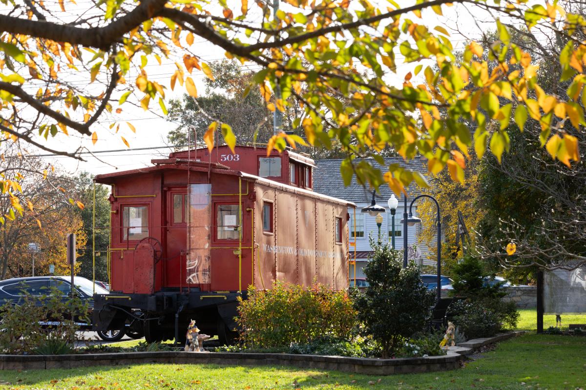 The Old Caboose - Vienna - Fall