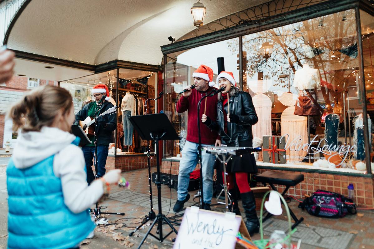 Holiday Photos - Downtown Frederick Partnership - 2022 Christmas Photos, Christmas Downtown