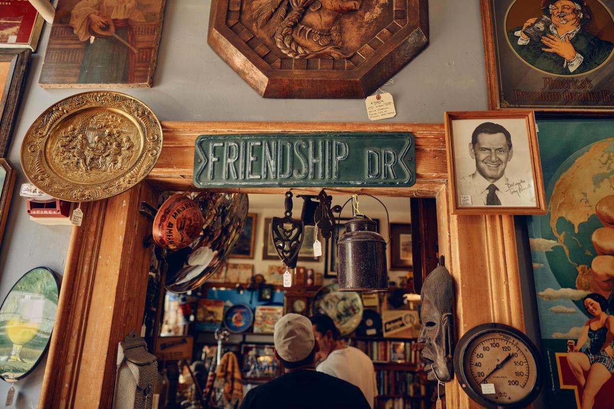 Unique Thrift Blog Header Image