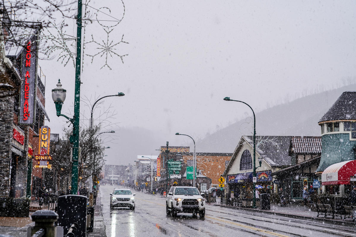 driving winter downtown gatlinburg