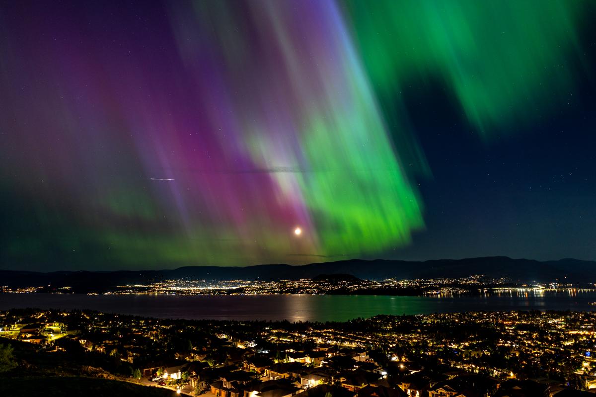 Northern Lights in Kelowna May 2024 (@localsince1908)