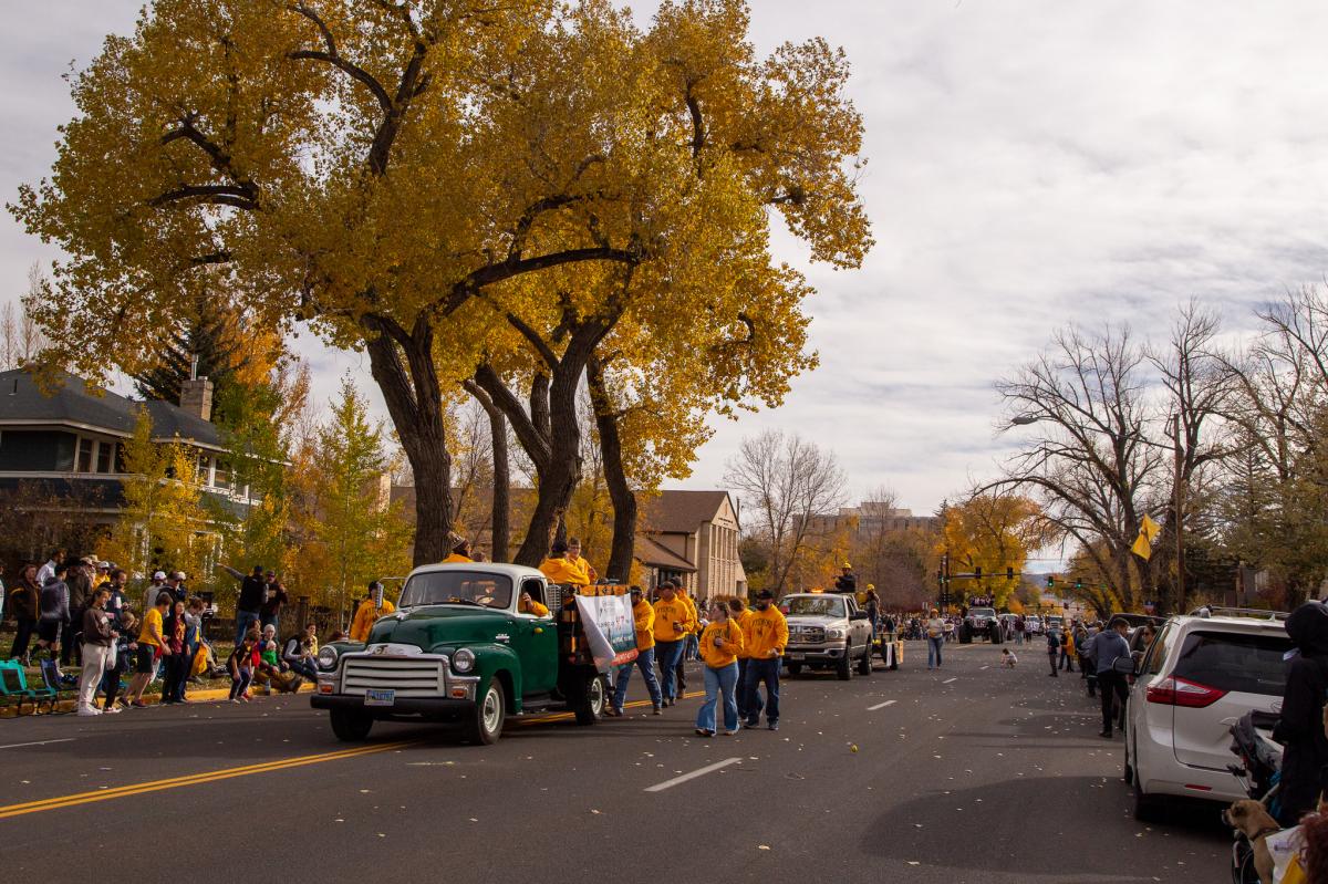 Floats at the 2022 UW Homecoming Parade