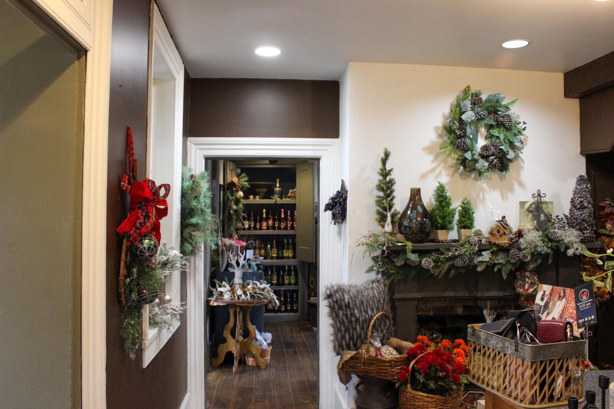 Pepperberries in Uniontown specializes in realistic floral design, artisan makers and Greendance wines