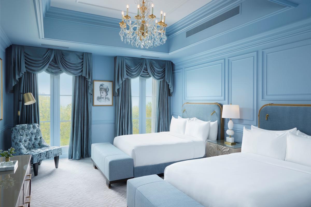 Adorned with hues of soft taupe, pale robin’s egg blue, strong golds, warm browns, and fresh whites, the color palette at The Chateau expands on guest experiences.