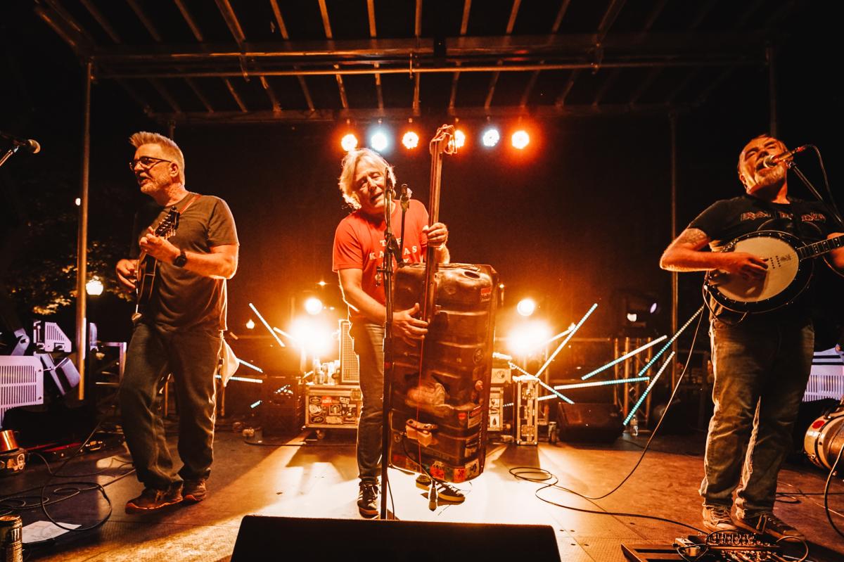 Bluegrass band "Split Lip Rayfield" on stage