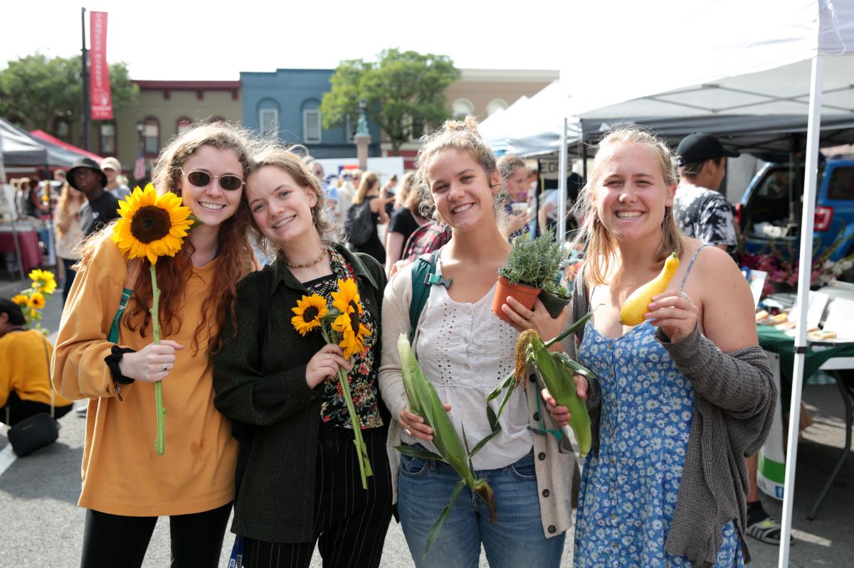 Students at farmers market