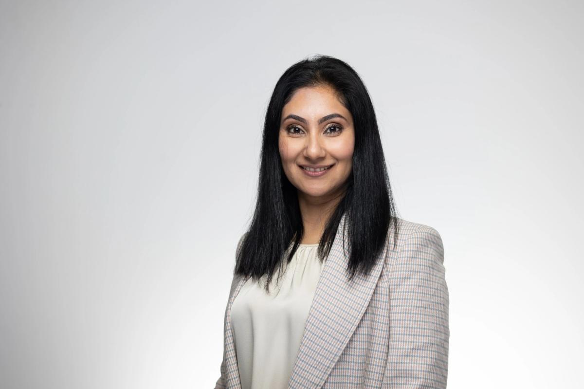 Headshot of Dr Amna Khan