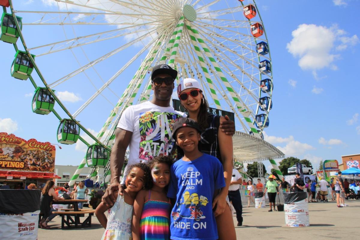 VM_Wisconsin State Fair_Family in Front of the WonderFair Wheel