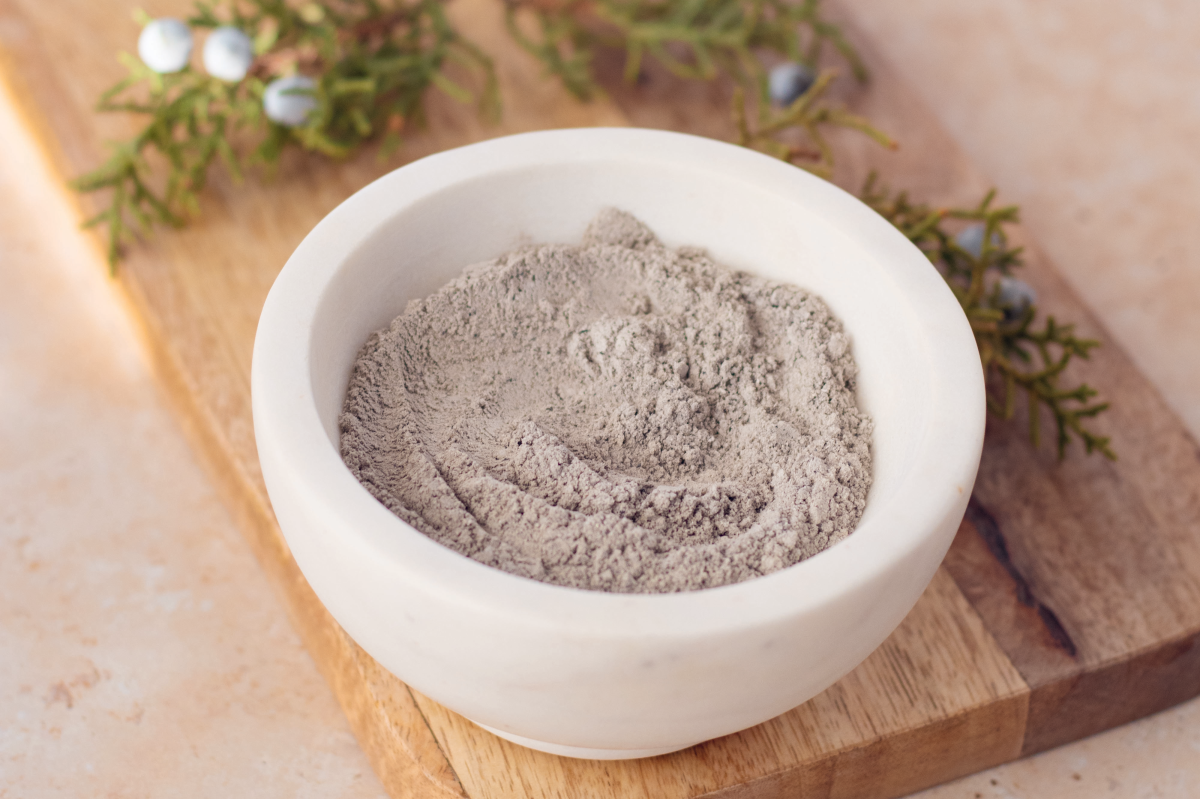 Gad Bee Łeeshch'iih (Juniper Ash) from Alana Yazzie's cookbook The Modern Navajo Kitchen.