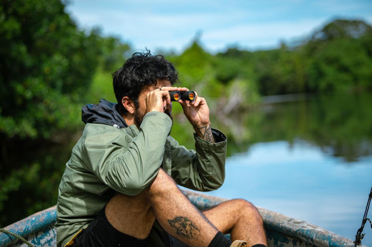 Observación de aves desde un bote en San San Pond San en Changuinola, Bocas del Toro