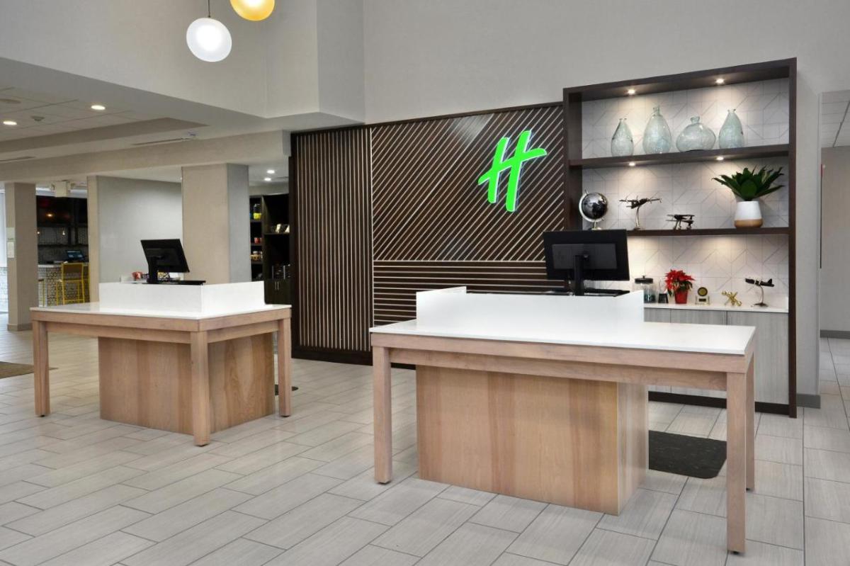 Holiday Inn Raleigh-Durham Airport Entrance