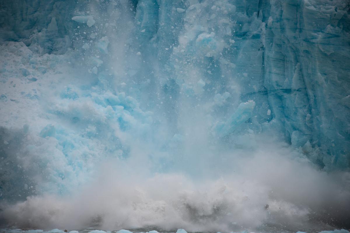 Ice breaking from glacier