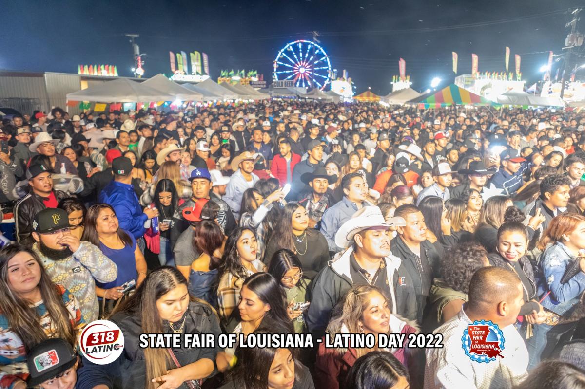 318 Latino Crowd With Ferris Wheel