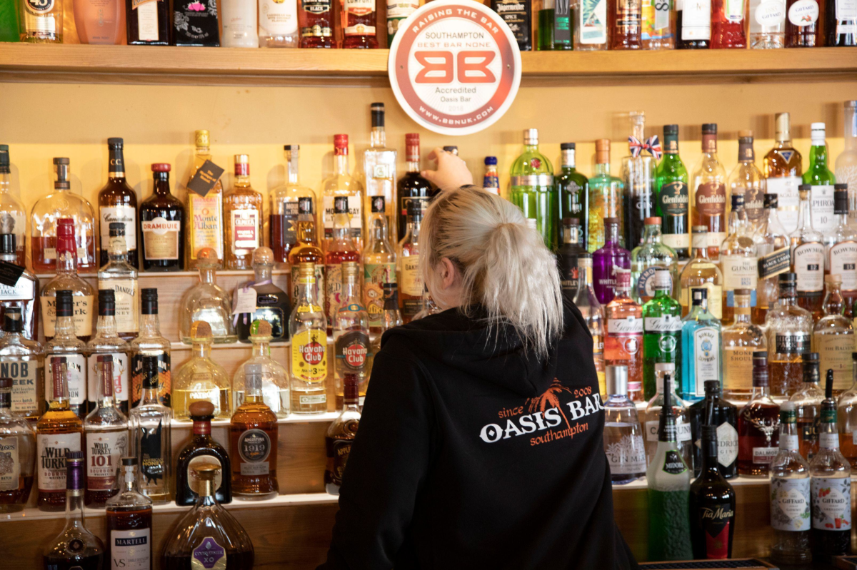 Oasis bar hero2