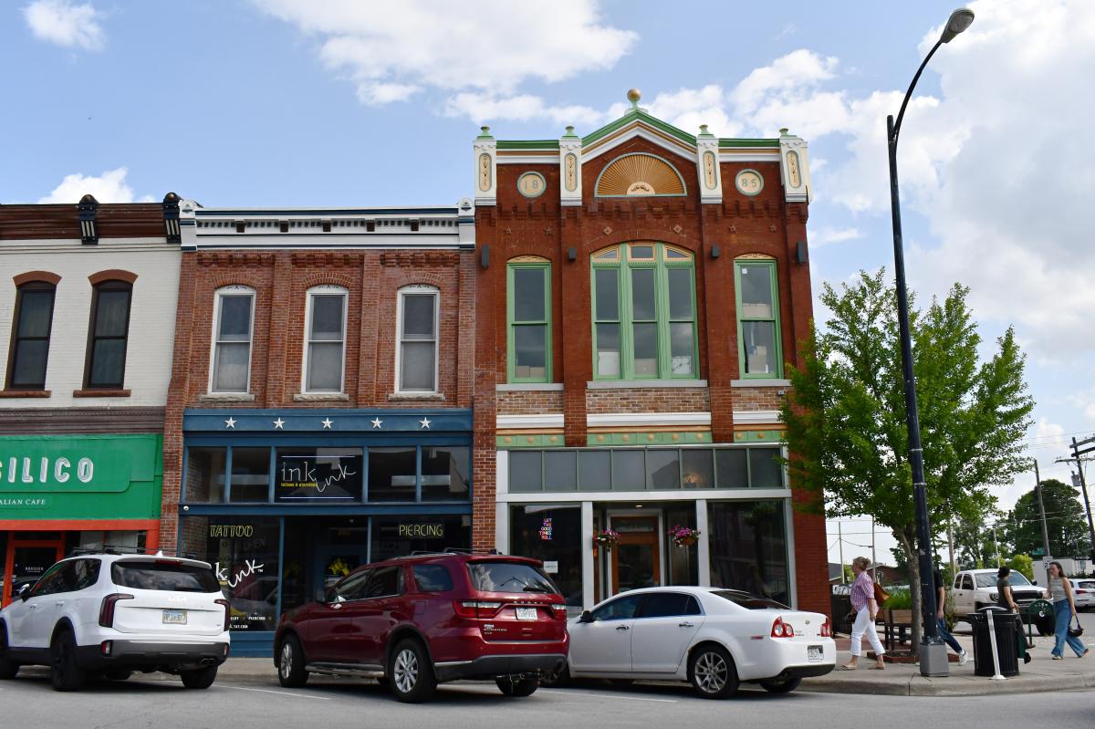 La Roux Bistro