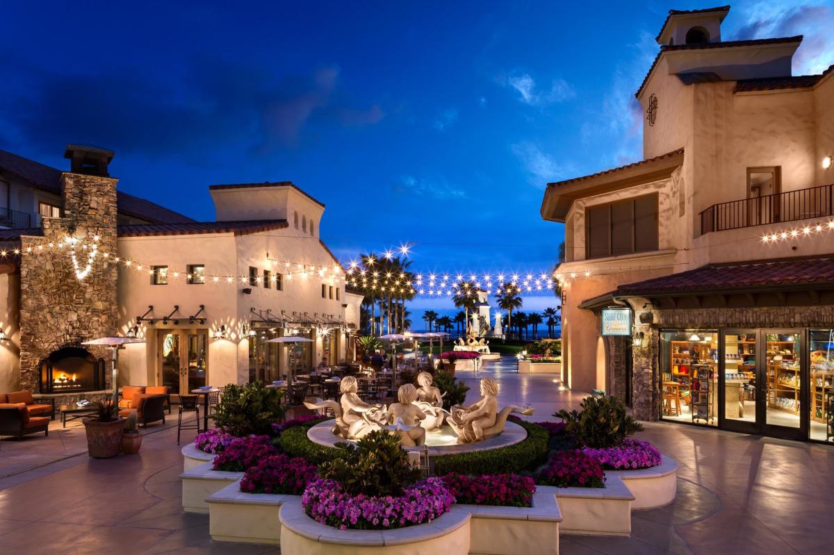 Hyatt Regency Huntington Beach Retail Courtyard