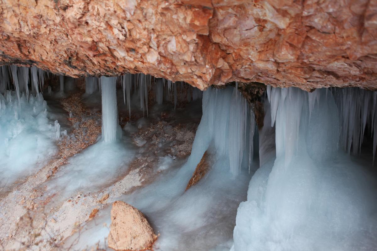 Icy Mossy Caves near Bryce Canyon National Park